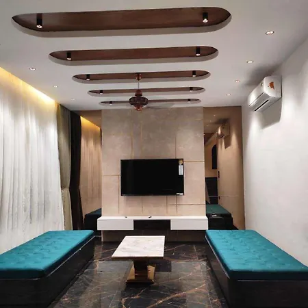 Curtis House Villa